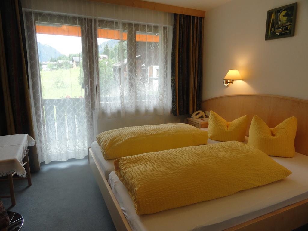 Hotel Traube Sankt Gallenkirch Zimmer foto