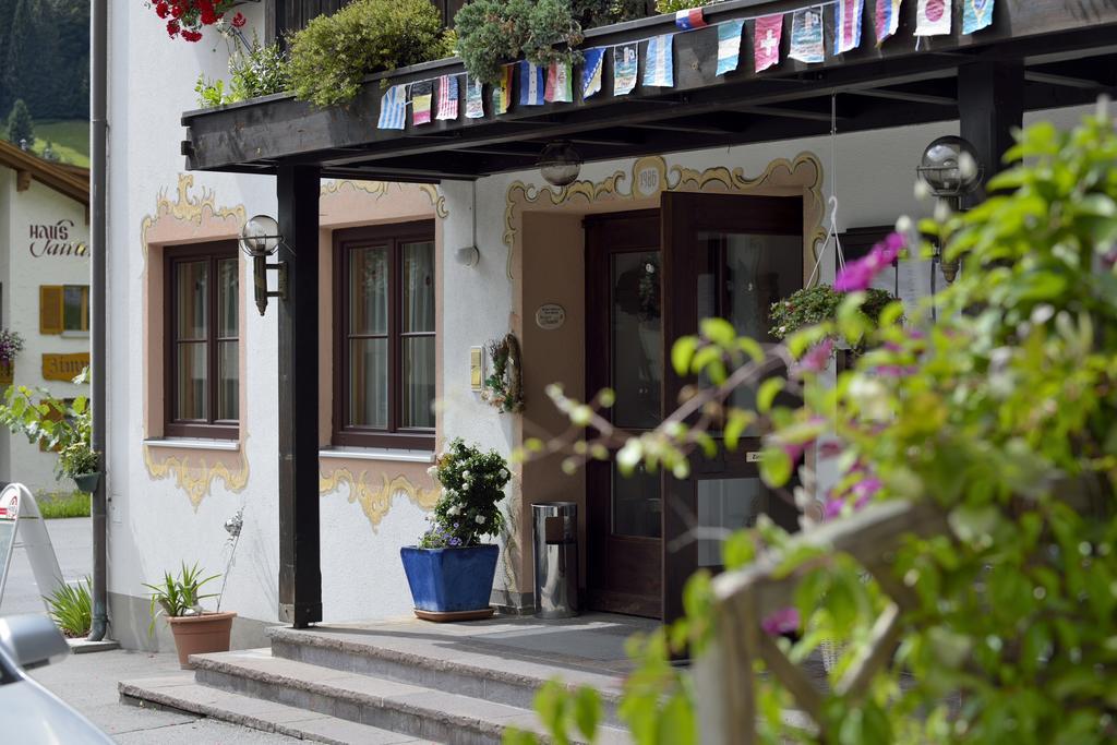 Hotel Traube Sankt Gallenkirch Exterior foto